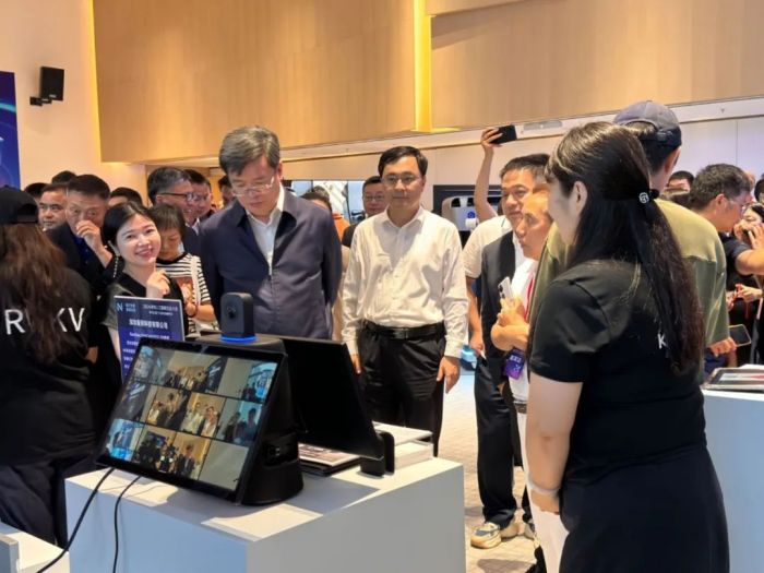 深圳人工智能生态大会,看到科技ai视频会议一体机火爆圈粉,深圳市长