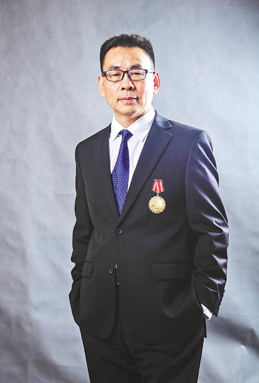 以榜样之光照亮奋进征程——致敬荆楚楷模2023年度人物|武汉市_新浪