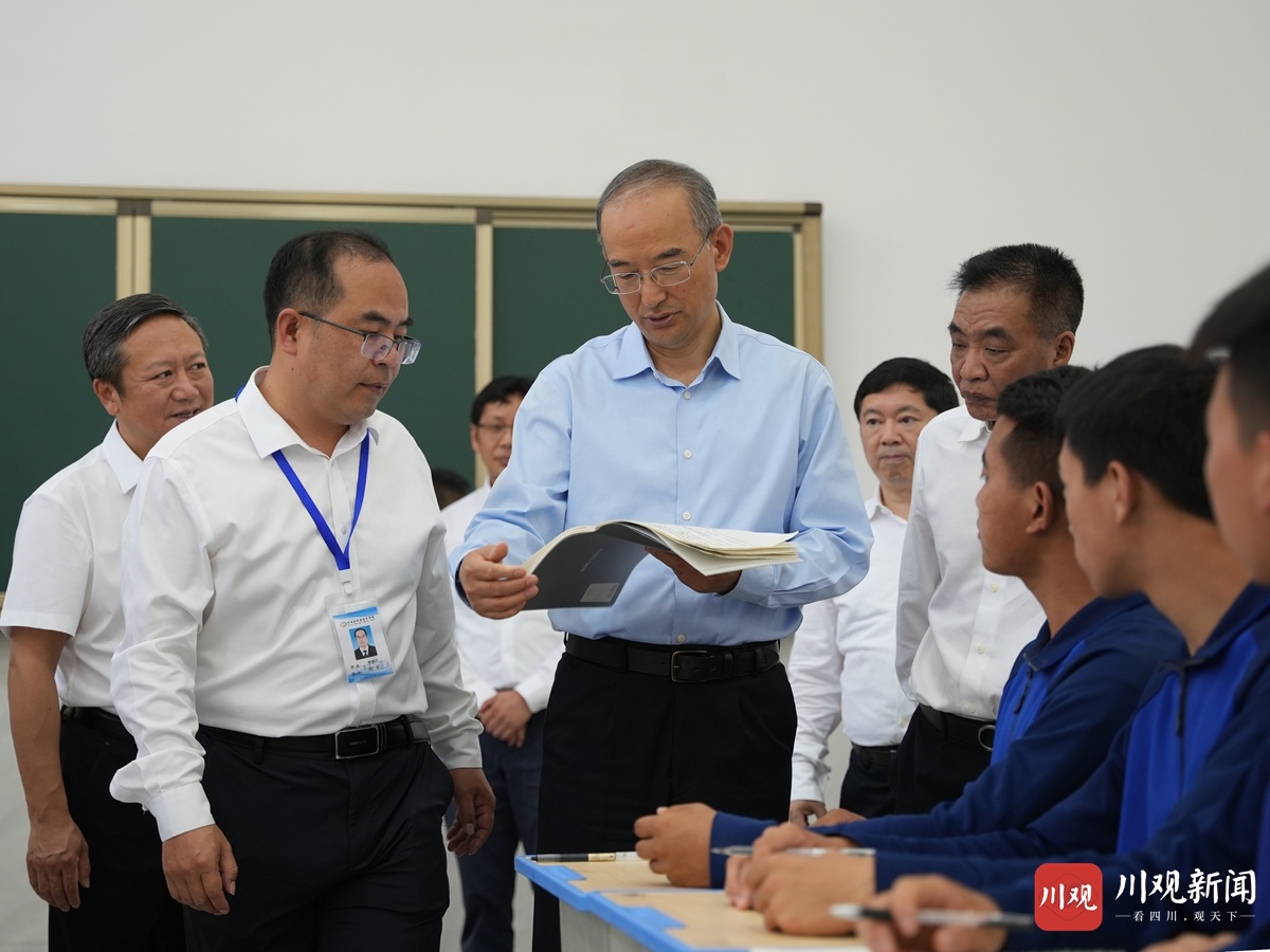 黄强在凉山调研时强调:坚决巩固脱贫攻坚成果,扎实推动高质量发展