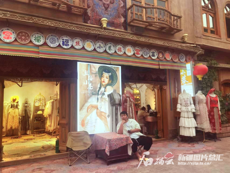 热巴带火一座城?喀什古城开出160余家旅拍店