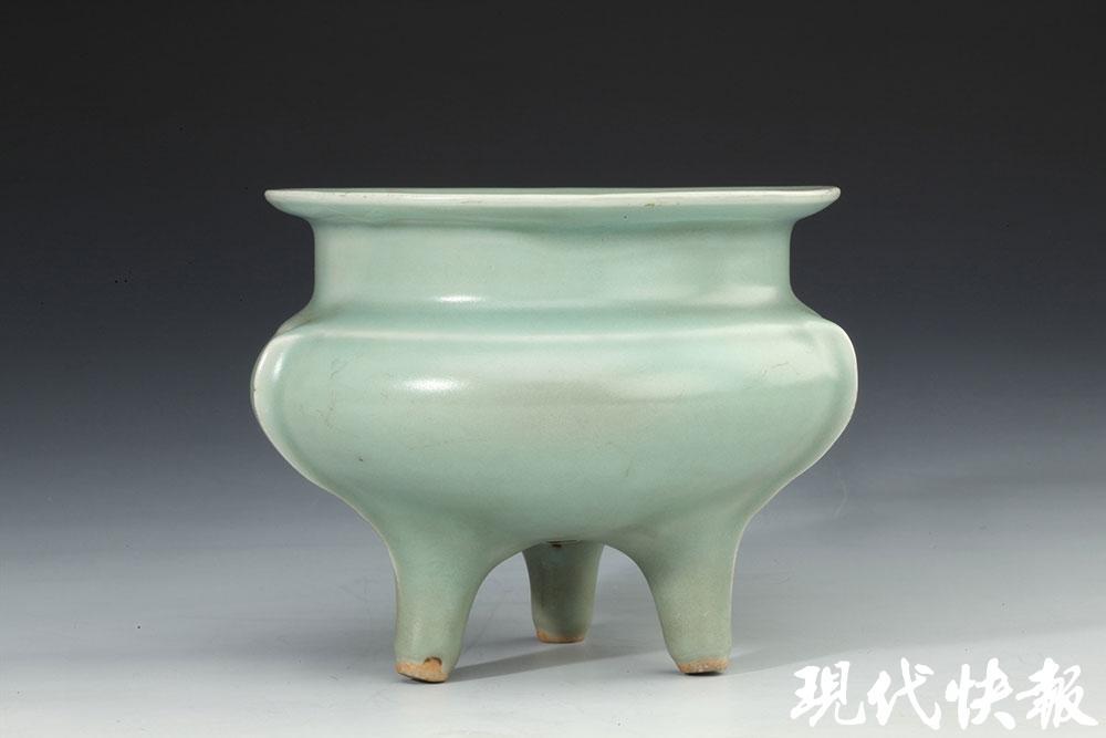 南宋龙泉窑梅子青釉鬲式炉 无锡博物院藏梅子青仅在南宋一朝烧造,存世