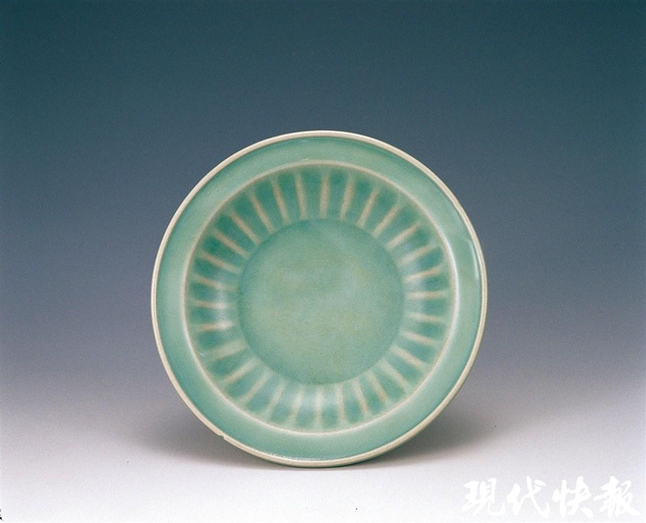 龙泉窑梅子青菊瓣纹洗 苏州博物馆藏梅子青是龙泉窑于南宋时期创烧的
