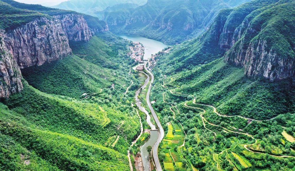 涉县的太行红河谷旅游风景道青龙公路