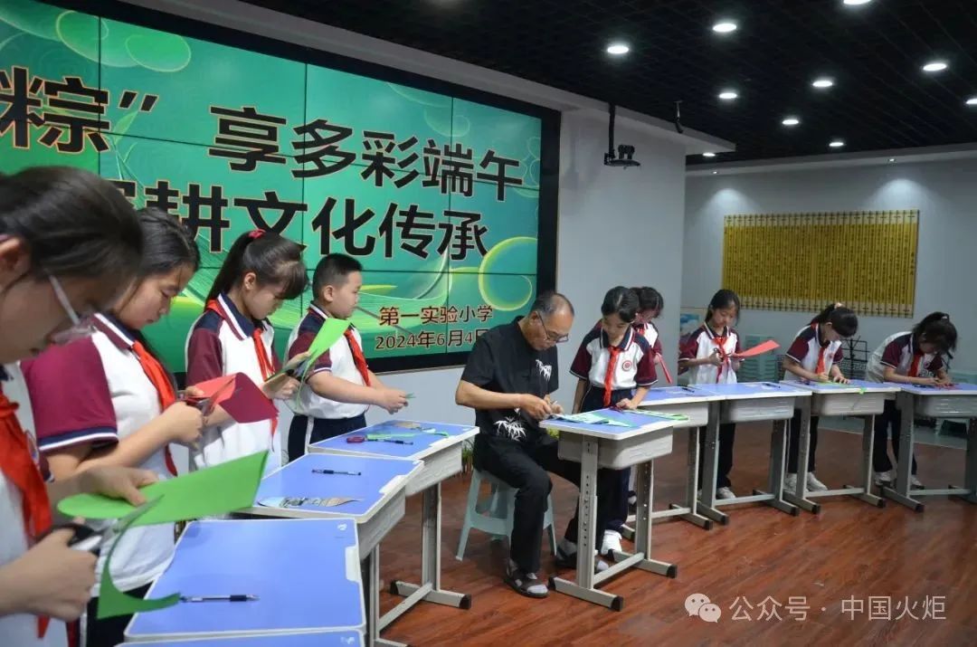6月4日,河北省沧州市河间市教体局关工委在河间市第一实验小学组织