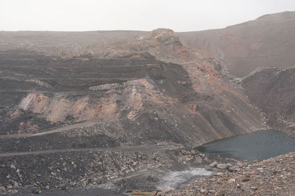 年烧损优质煤百万吨 贺兰山煤层自燃"百年顽疾"待解
