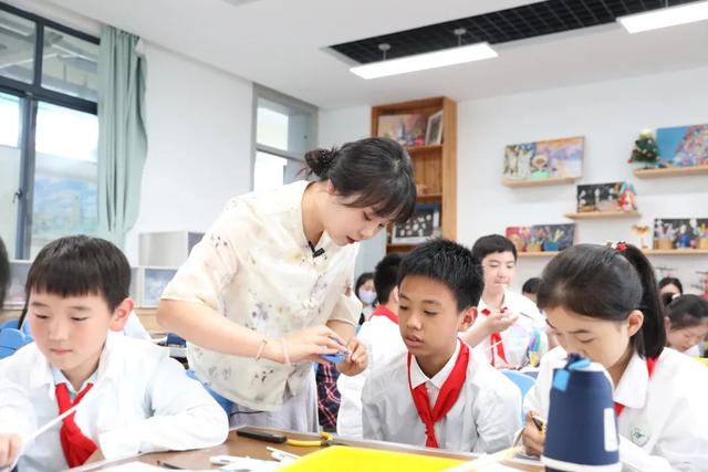 学业水平学生数量均提升,上海这所"航母级"初中有什么秘诀?