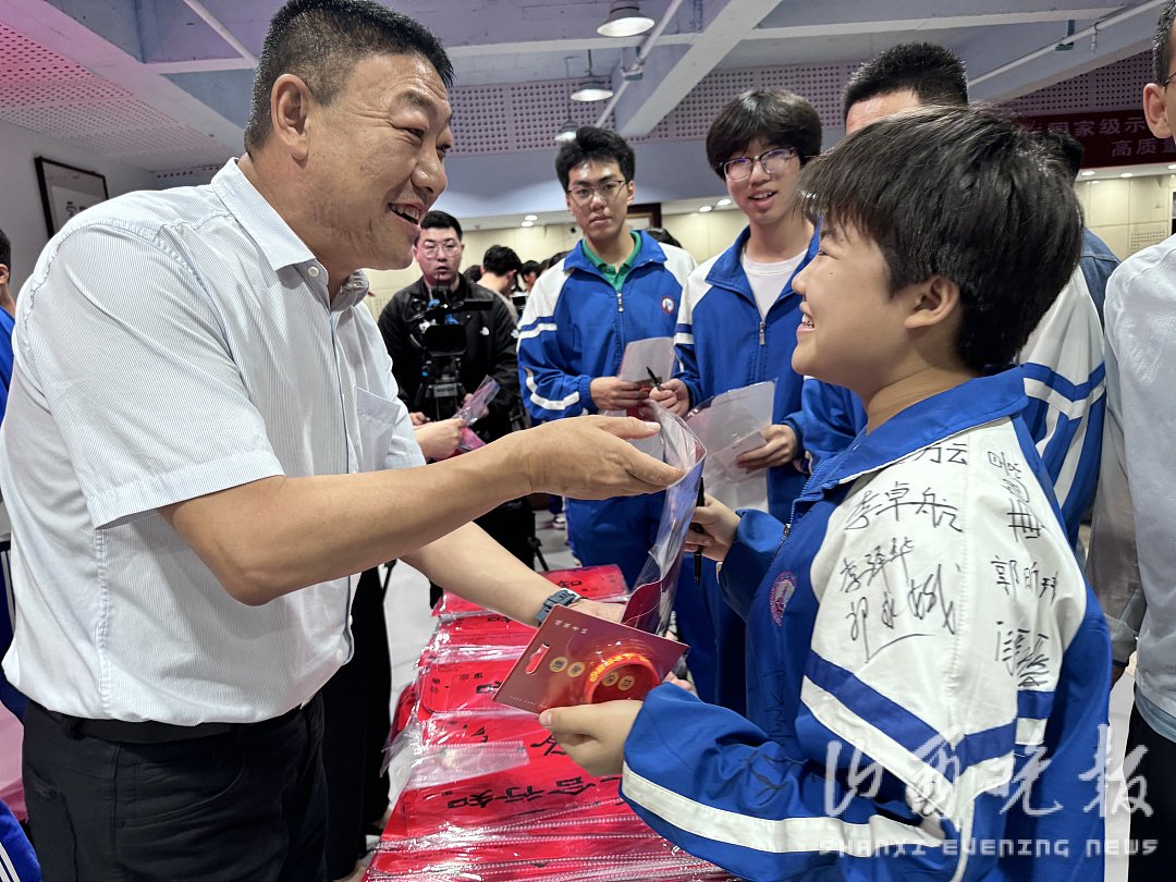 "亮剑高考 逐梦出征 "太原市进山中学举行高考出征壮行仪式