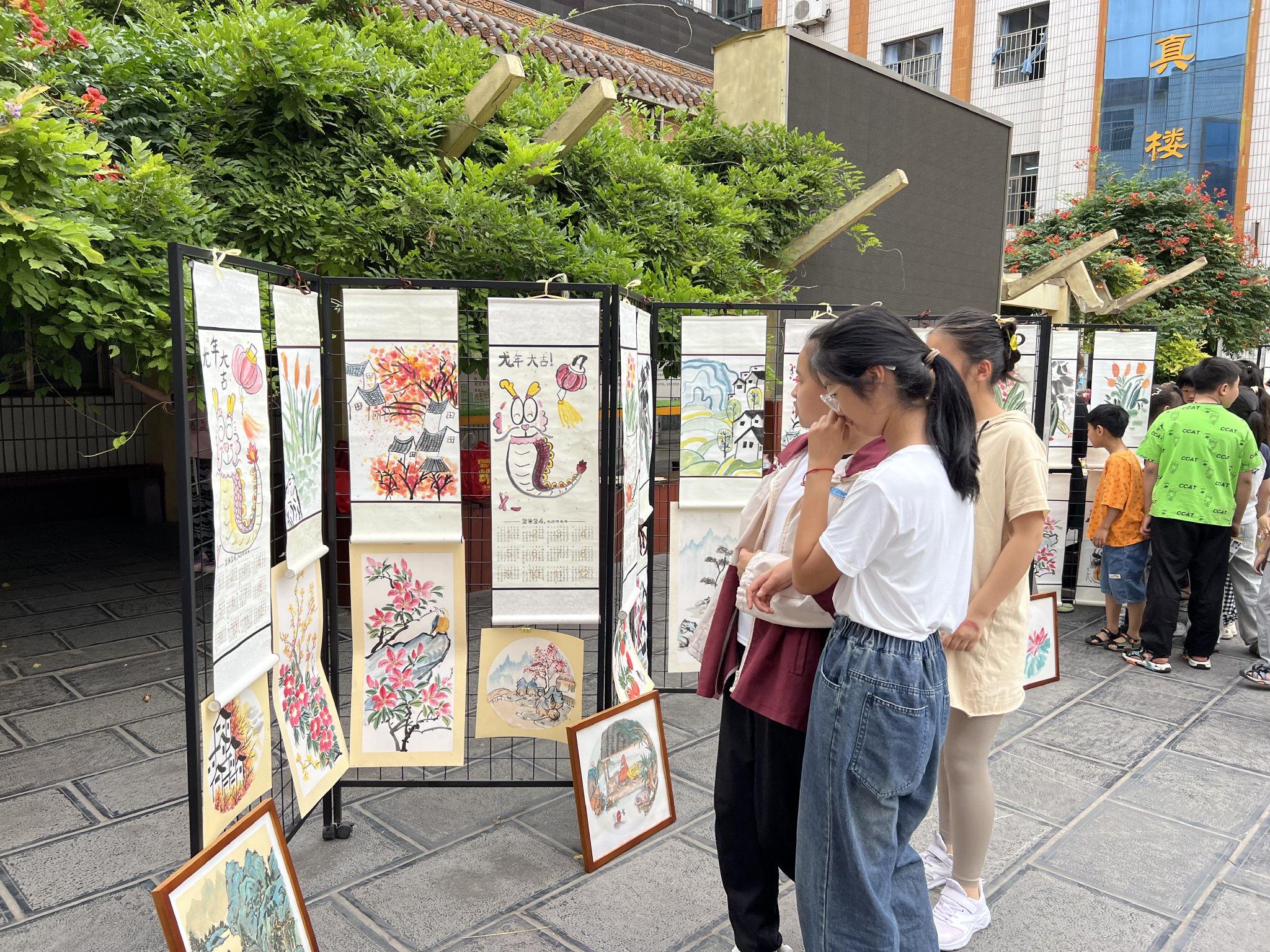 铝城小学美术社团期末成果展示精彩纷呈