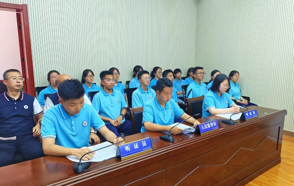 被害人等案件相关人员,听证员,人民监督员,均由兰州东方中学的学生