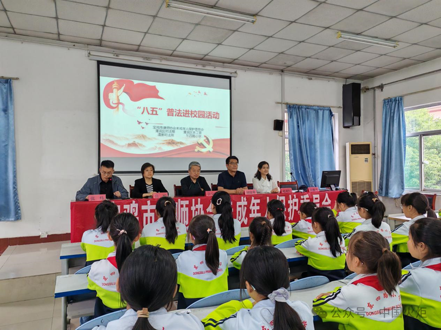 6甘肃省天水市6月4日,秦州区华岐镇关工委积极组织志愿者在华岐中学