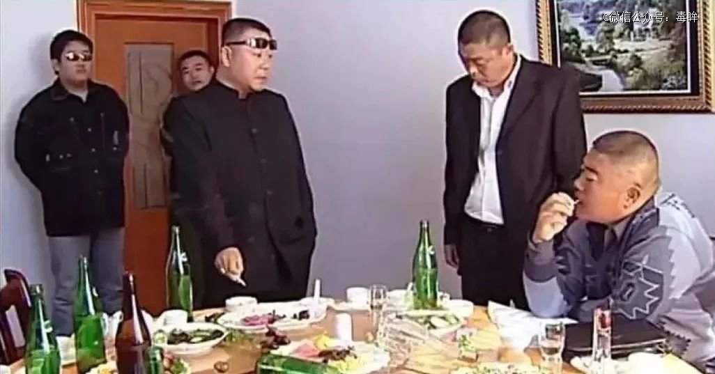 这里要特别提到两部落在县城的高口碑剧集,《马大帅》和《家有九凤》.