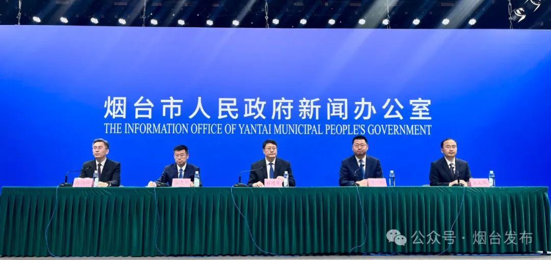 程建军介绍烟台市黄金精深加工产业链高质量发展情况,招远市委常委