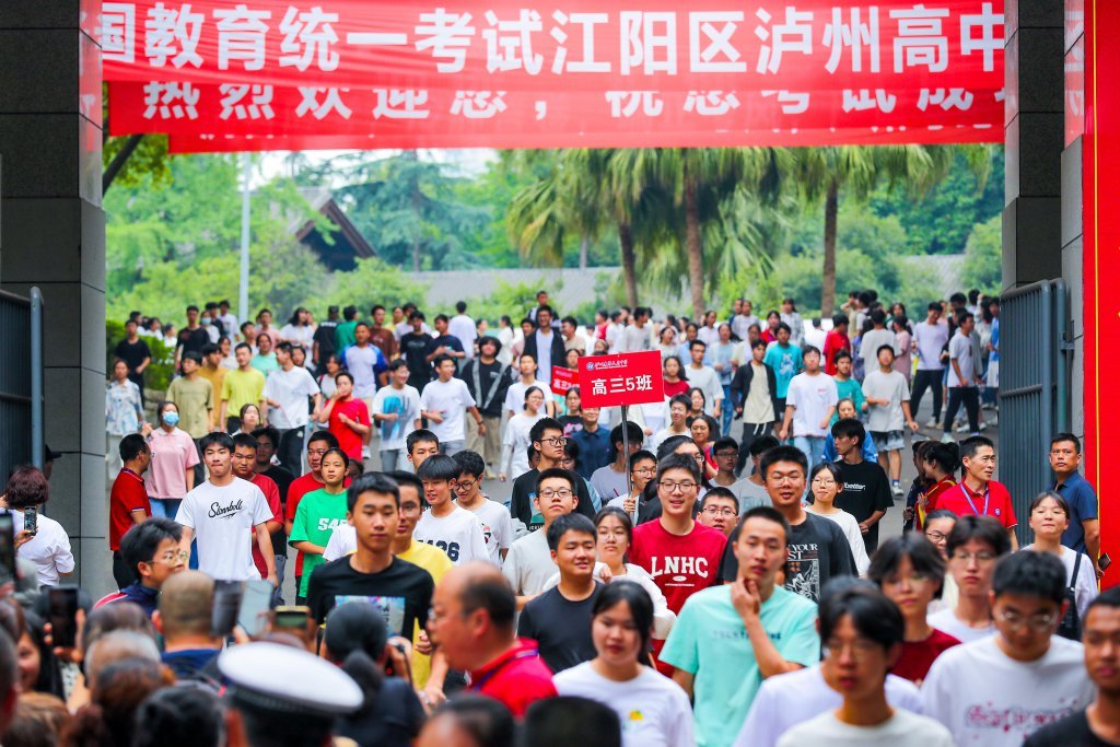 天府新视界丨有一种青春叫高考,高考改变了什么?