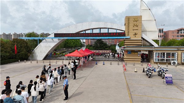 烟台海阳:警随高考 暖心护航