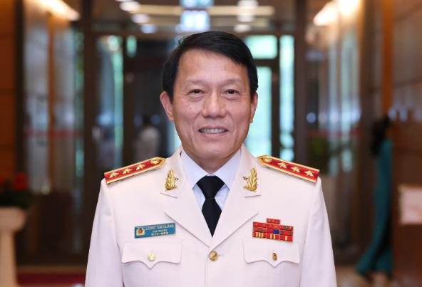 独居女醉走错门被反锁，邻居一句话让我红了眼！