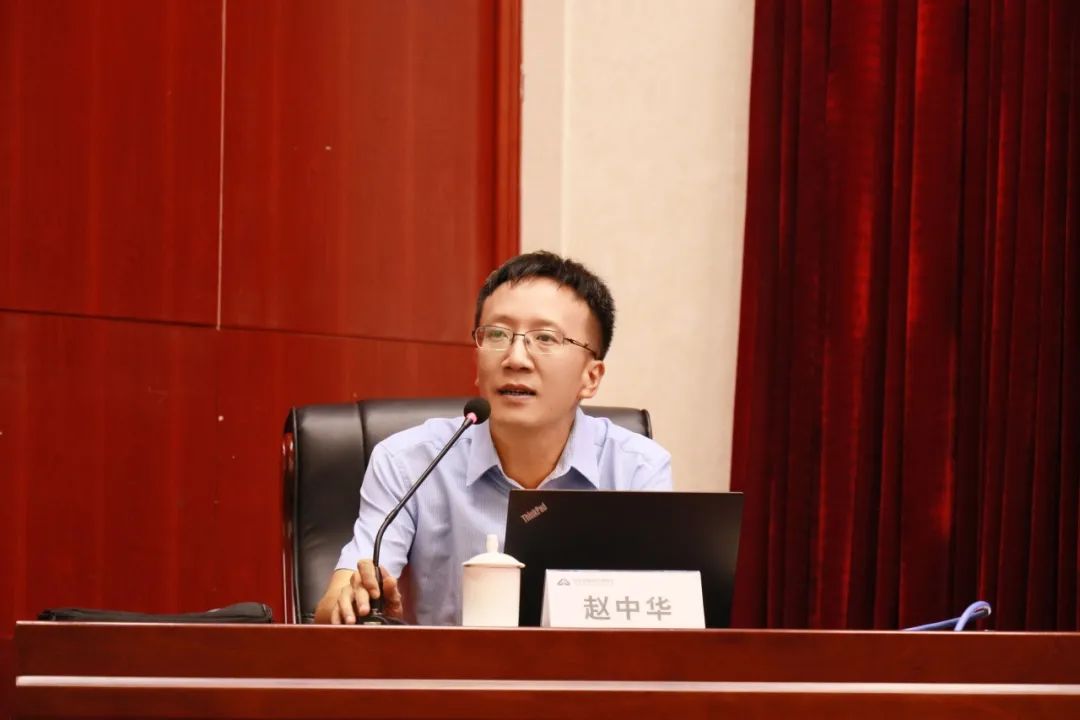 协会还特邀中国物业管理协会法律政策工作委员会副主任赵中华,以案释