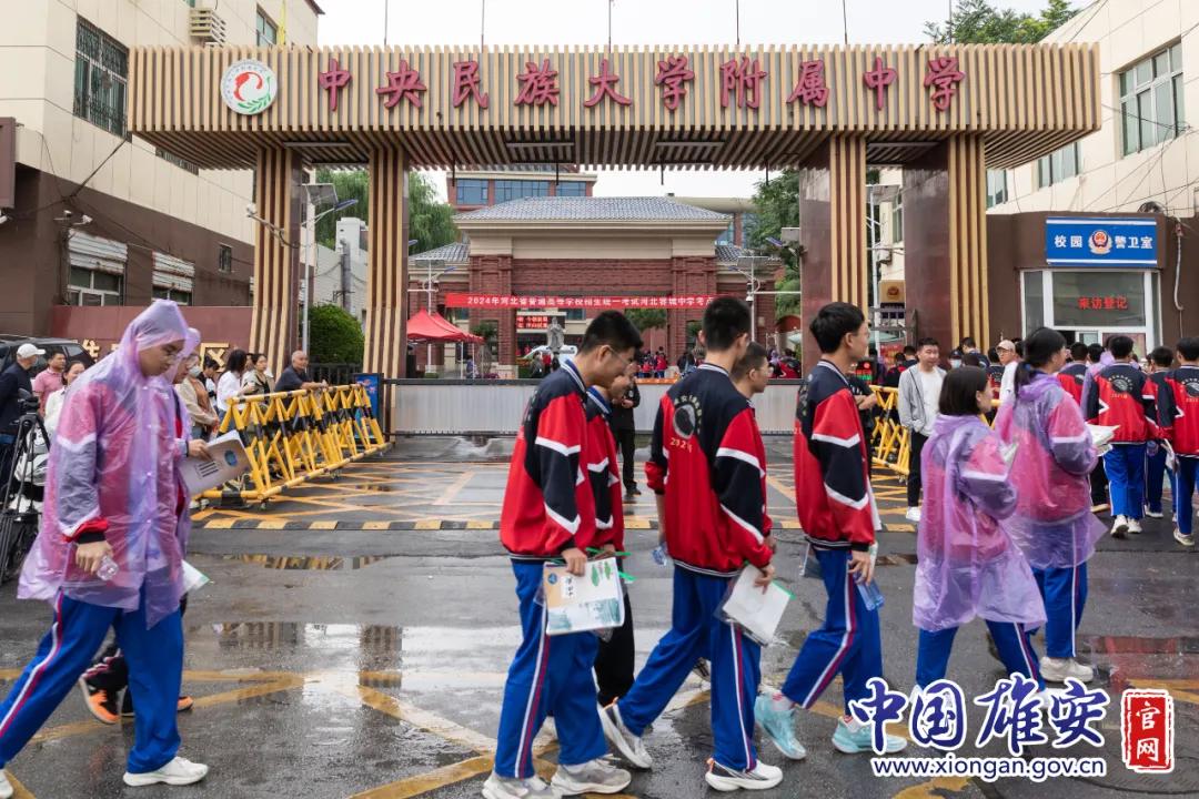 安新县融媒体中心供图石家庄二中雄安校区河北安新中学考点考生有序