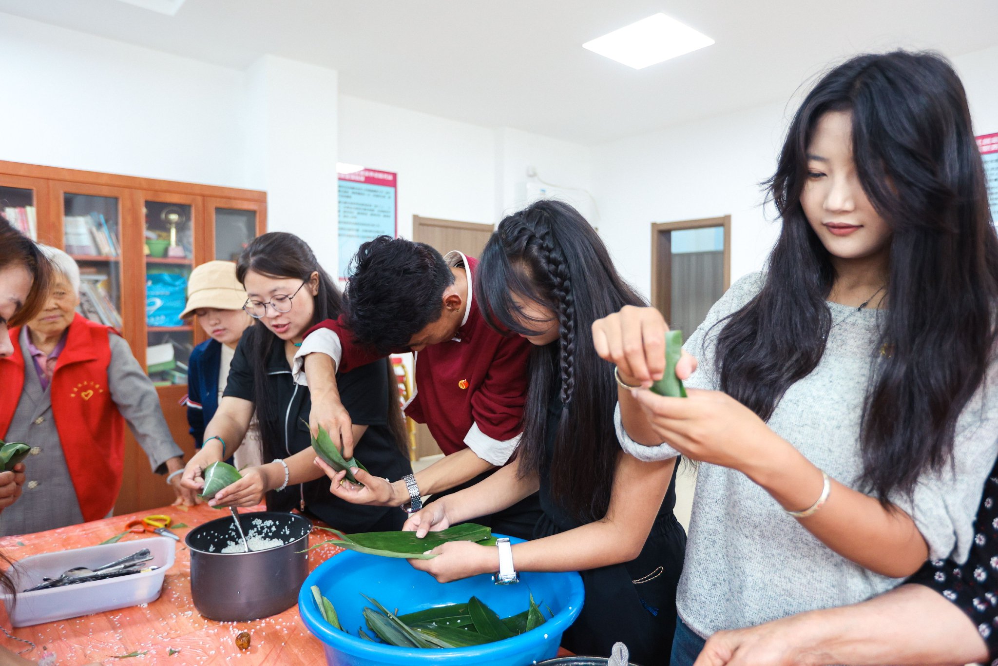 下一步,磨店社区文忠苑社居委将继续把传统节日作为团结凝聚各族群众