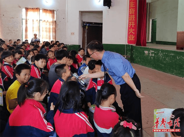 龙田中学开展未成年人保护专题教育讲座