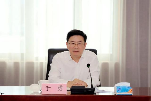 区委书记于勇调研彭浦镇
