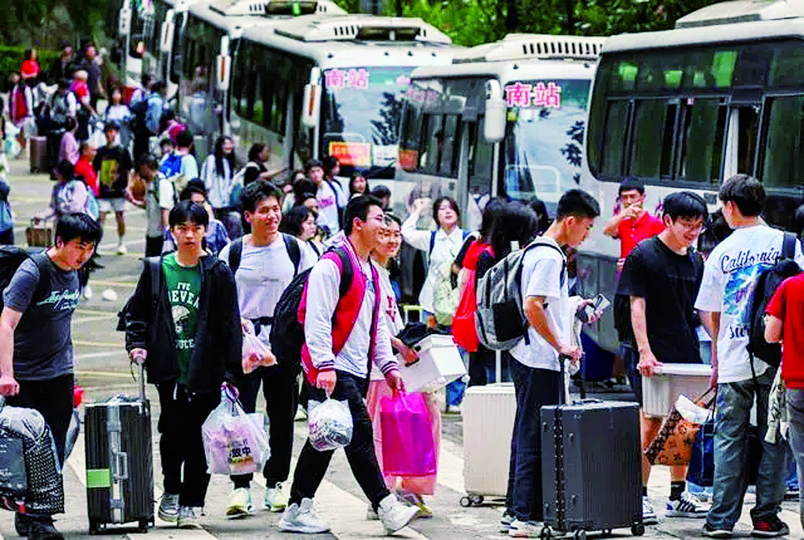 高中985" "端午插艾蒿,全是211"6月5日中午,万州区新田中学,呐喊声