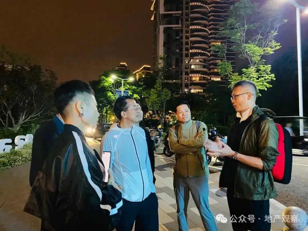 作为一家规模不小的企业董事长,他投注了大量的时间与心血来维护麓湖