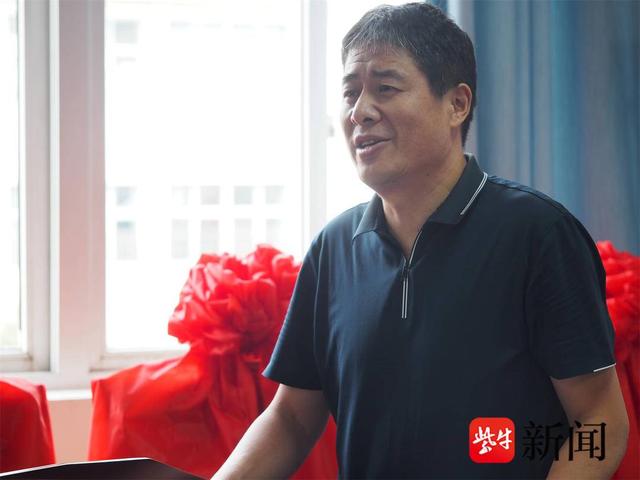 溧水区洪蓝中心小学教导处韩超副主任做第一会场主持人.
