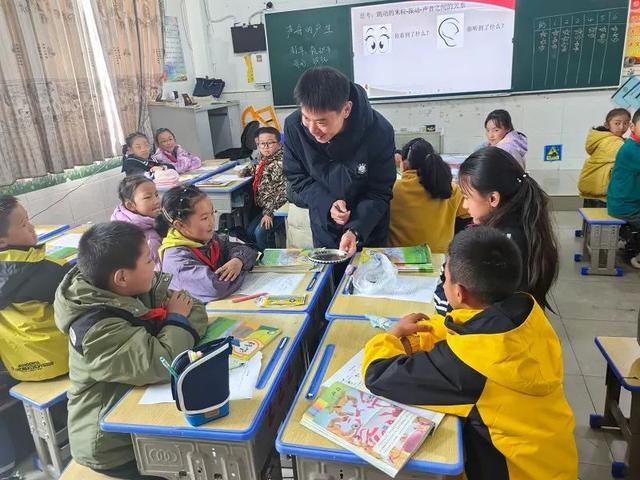 普陀团队来到边境线上的定日县一中,定结县陈塘初级中学开展了为期四