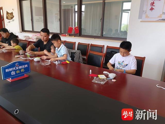 端午传香情,巧手制香囊!常熟市董浜镇杜桥村开展端午节主题活动