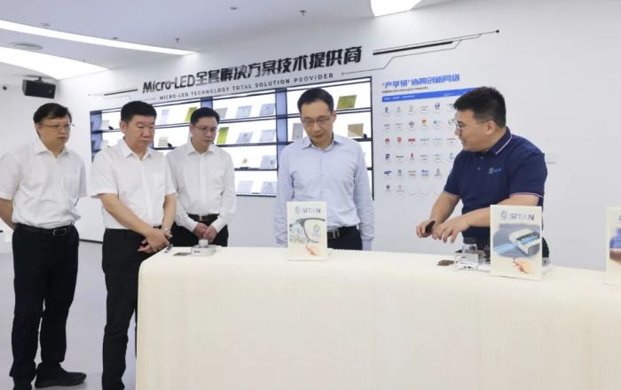 厦门市委书记崔永辉调研厦门思坦半导体