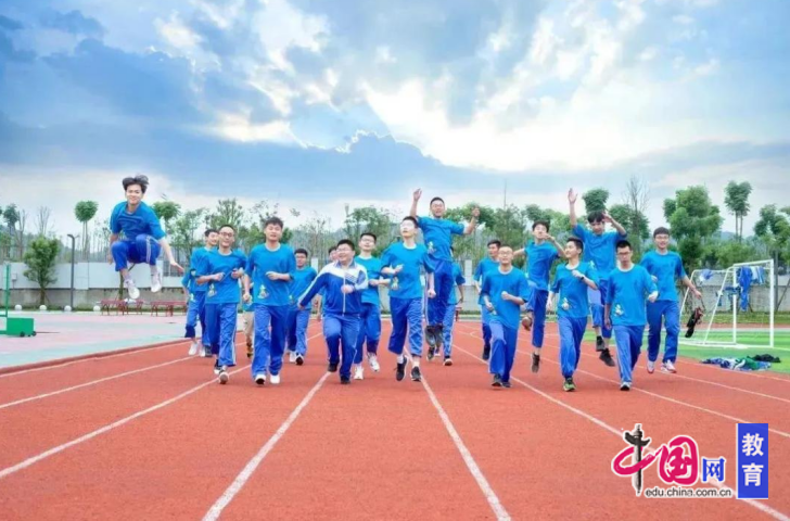 以奋斗之笔,书育人新章之走进成都七中蒲江学校