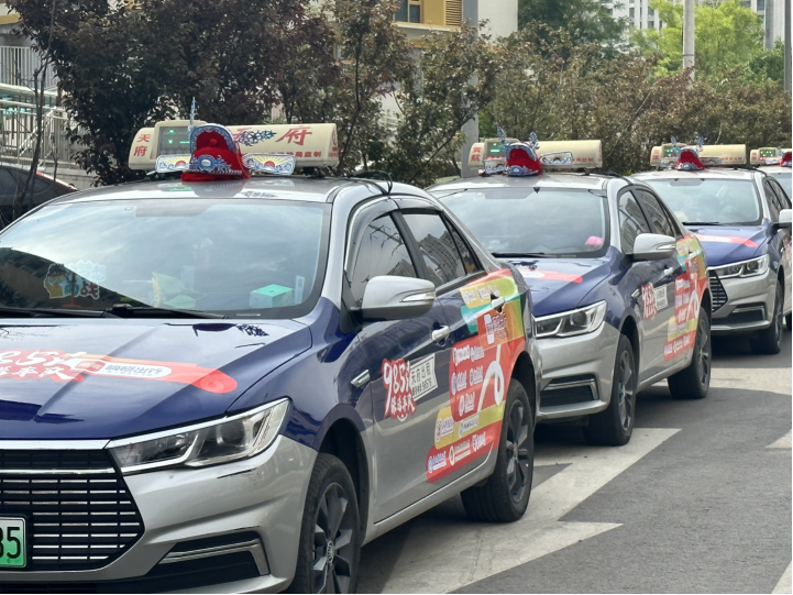 嘀嗒出行联合济南打造"沾好运出租车" 花式送考引路人围观点赞