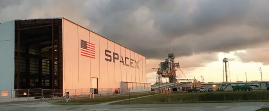 SpaceX 团队用金属制成的星际装配大楼
