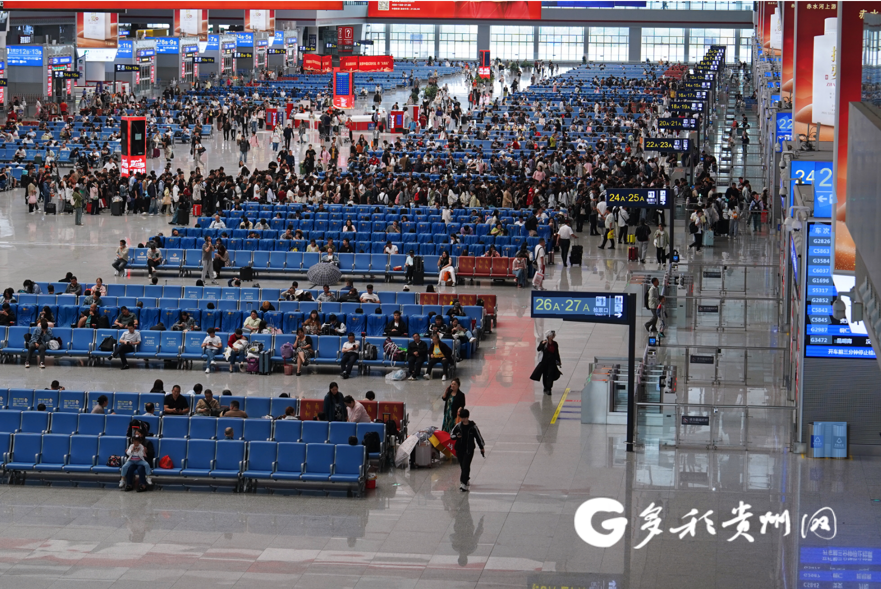贵阳北站候车厅端午节当天恰逢全国高考结束,四川,重庆,贵州铁路呈现