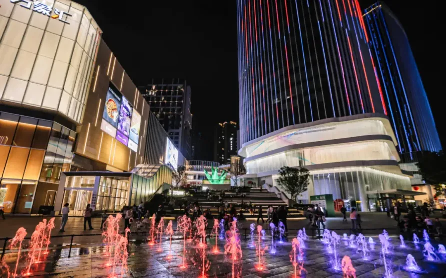 95商圈推荐:兴中广场,万象汇,假日广场,华发商都,石岐大信新都汇