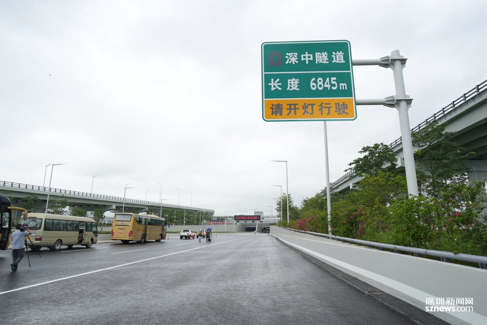 深圳中山一小时生活圈指日可待 百名记者提前探营深中通道(多图)