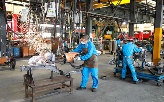 在位于安徽省合肥市肥西县桃花镇的安徽方圆机械有限公司生产车间