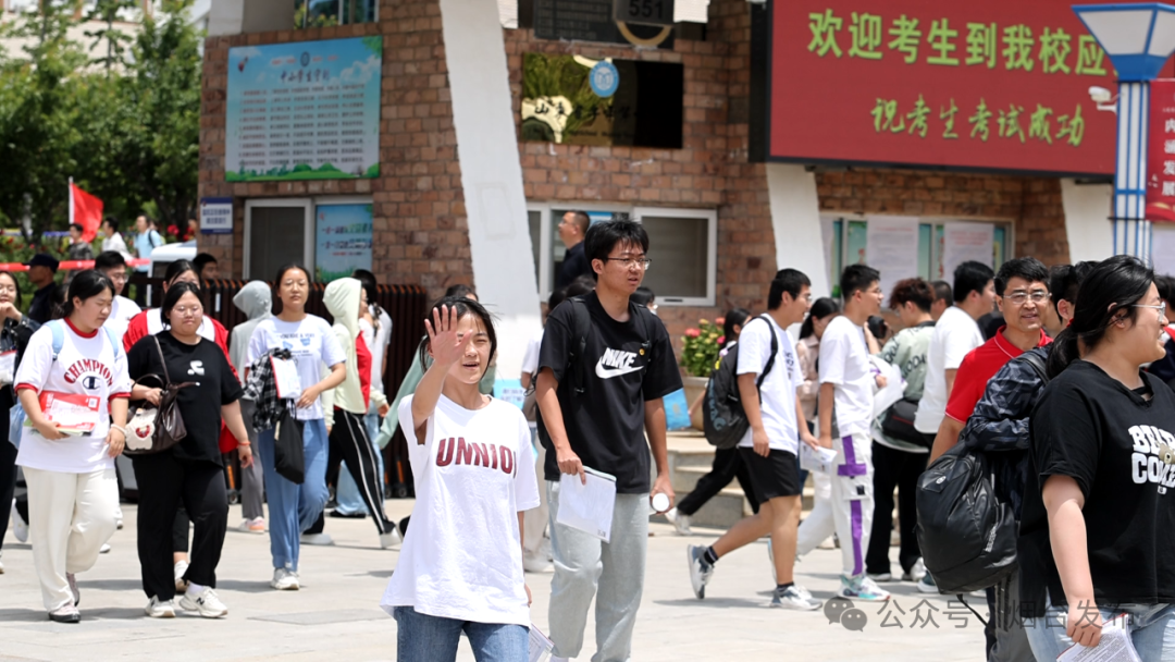 福山一中考点  摄影/刘卫芳烟台开发区王懿荣高级中学考点  摄影/姚