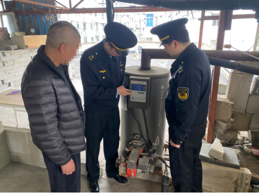 多家违法违规企业被曝光 涉及假校服,不合格中考训练跳绳,假lv等