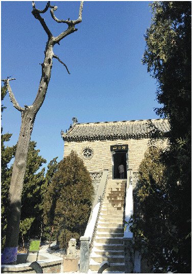 每年高考前后,位于潍坊市峡山区(原属高密)的郑公祠便会吸引不少青年