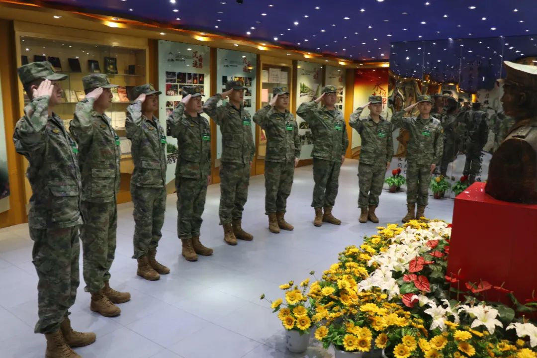 一束光照亮"满天星",火箭军士官学校弘扬英雄精神建队育人