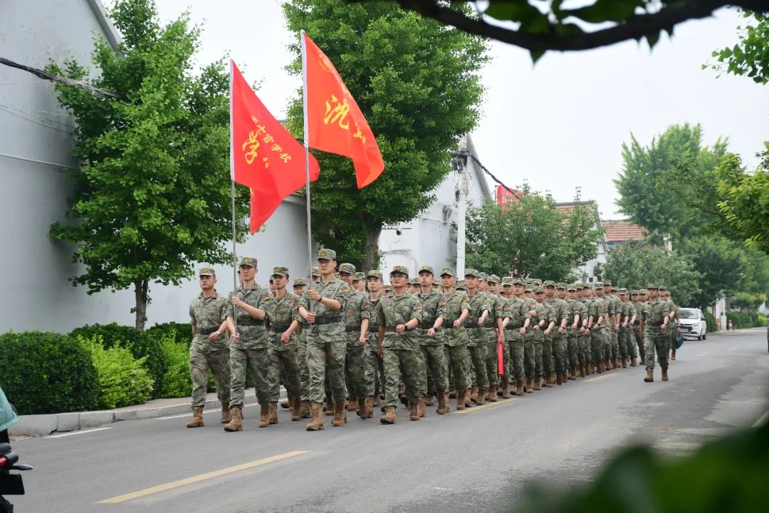一束光照亮"满天星",火箭军士官学校弘扬英雄精神建队育人