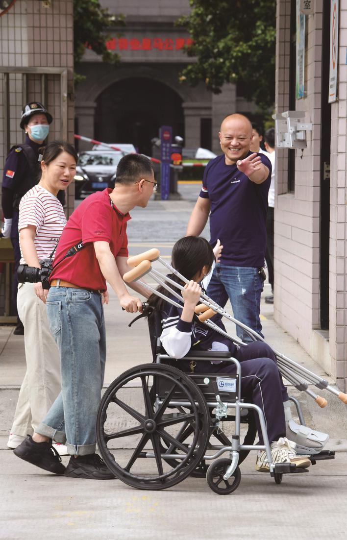 n晚报记者 王国伟  摄影记者 冯玉坤 徐志达 赵颖硕 孟多多 通讯员 严