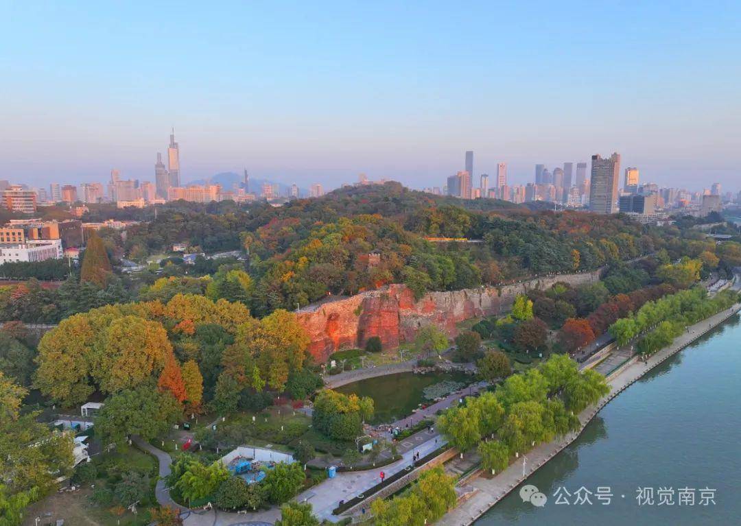 乌龙潭公园石头城遗址公园范围主要包括清凉山公园,国防园,菠萝山区域