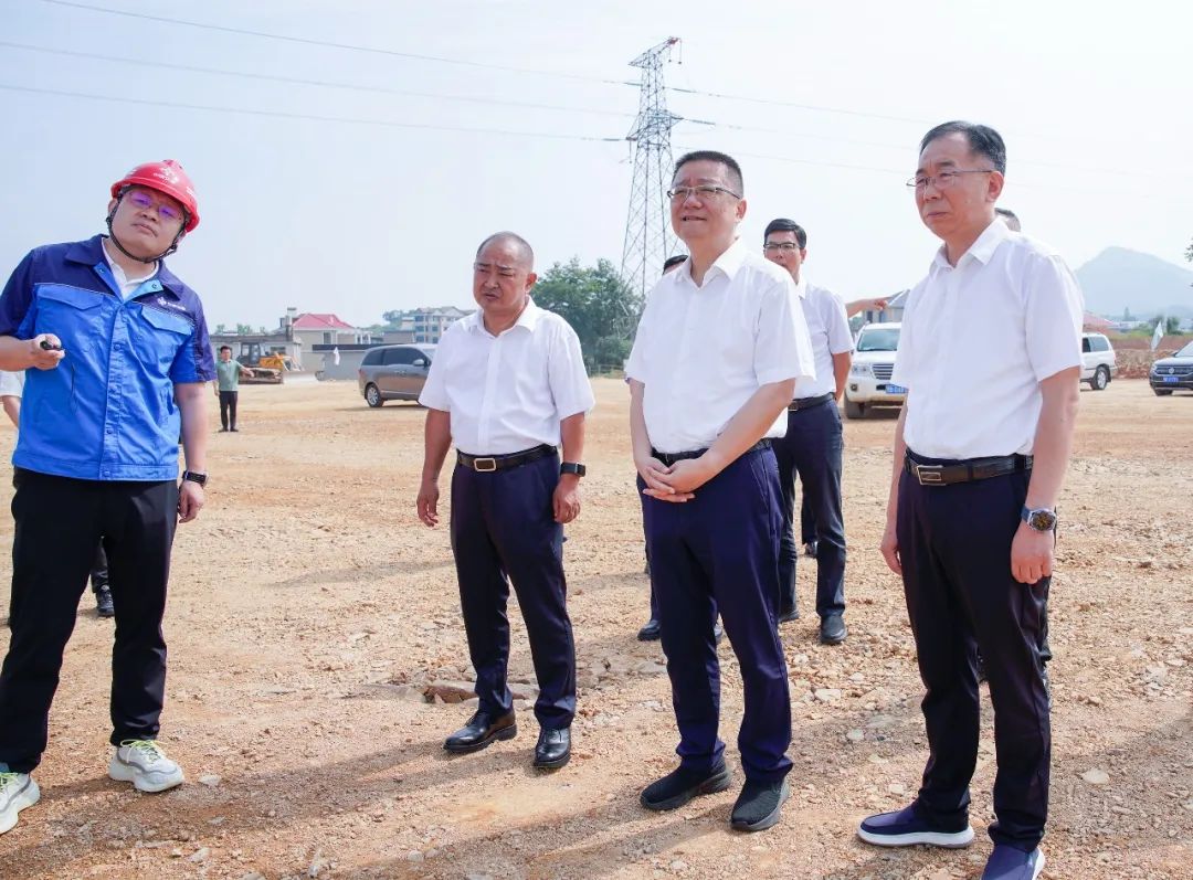 8日,市委副书记,市长吴之凌率市直相关部门负责人调研全市重点城建