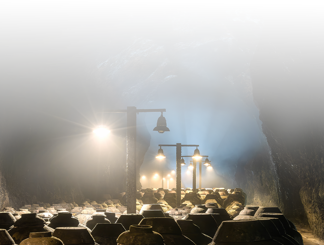 天宝洞,一大坛一大坛,坛里装着的岂止是酒呢?