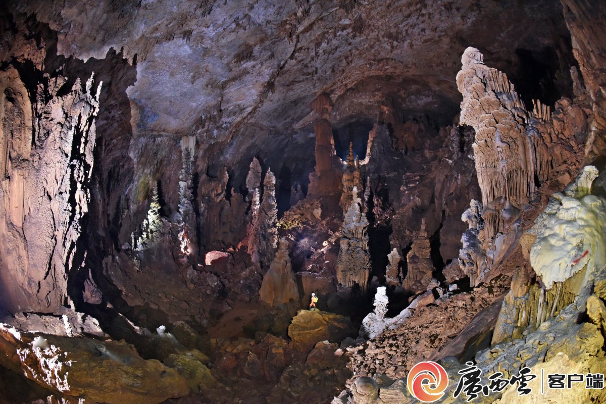 太美啦!河池凤山登上《中国国家地理》封面,获6月刊主推