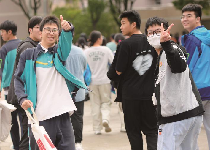 n晚报记者 王国伟  摄影记者 冯玉坤 徐志达 赵颖硕 孟多多 通讯员 严