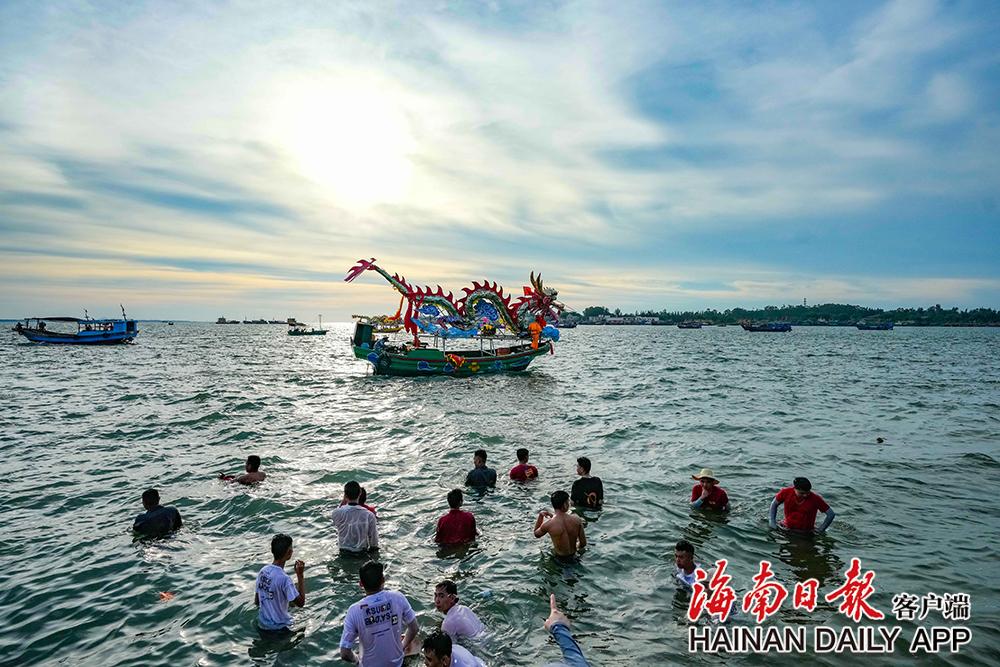 说到赛龙舟,海南人体内的"龙舟dna"瞬间觉醒