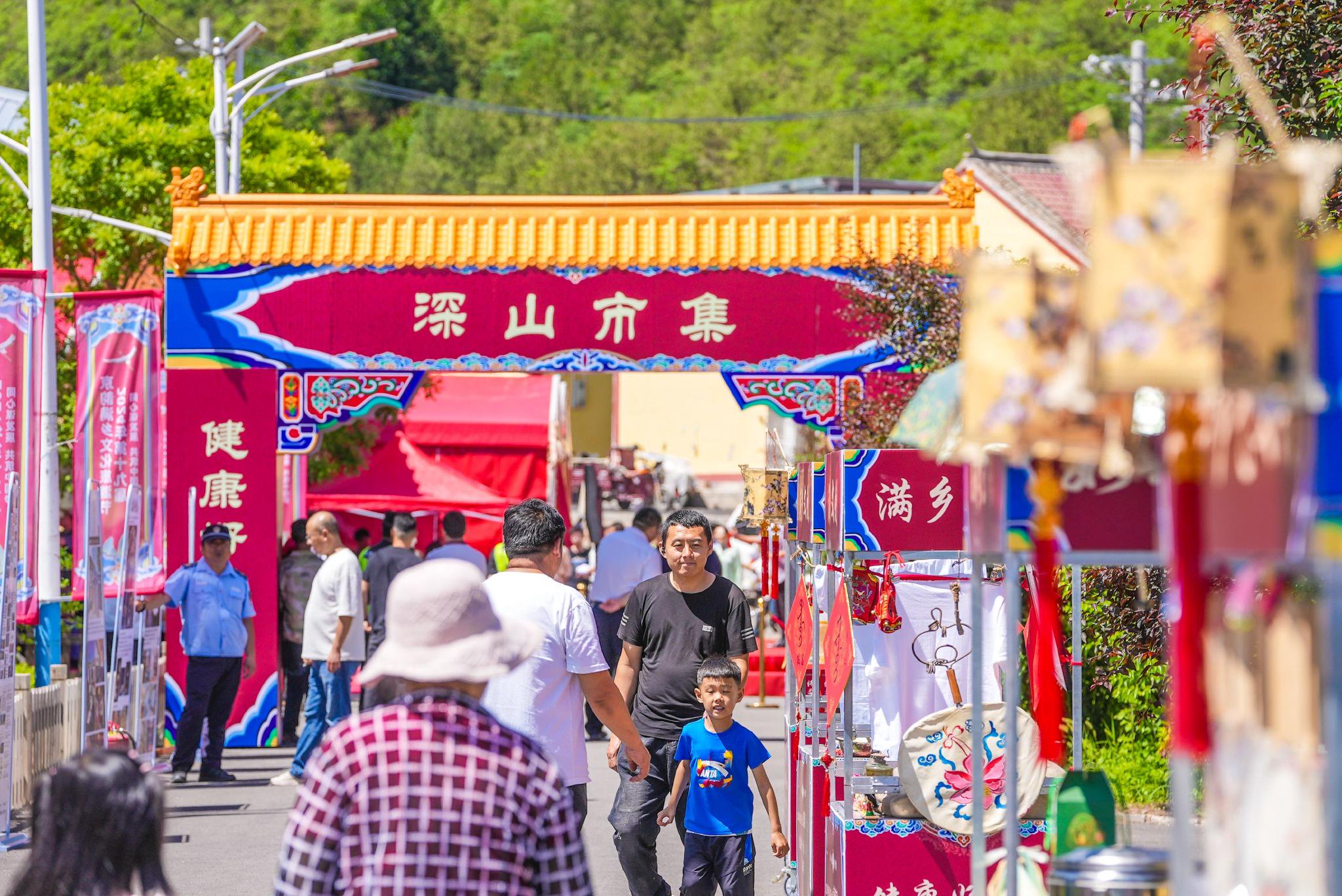 游客可品味七道梁夏至仔姜,杨树湾立夏蛋,遥岭大暑鸭蛋,四道河玉米